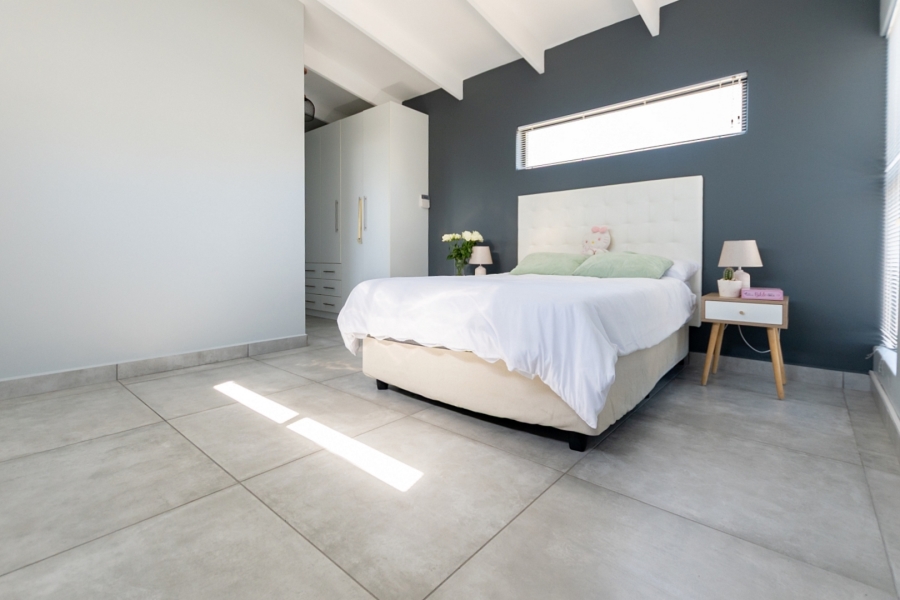 To Let 3 Bedroom Property for Rent in Calypso Beach Western Cape